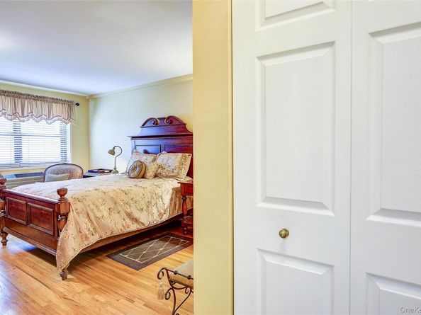 25 Park Place 3P, Great Neck NY 11021