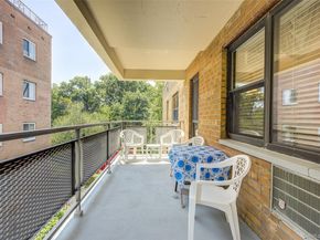 25 Park Place 3P, Great Neck NY 11021