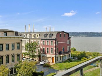 16 Rivers Edge Drive