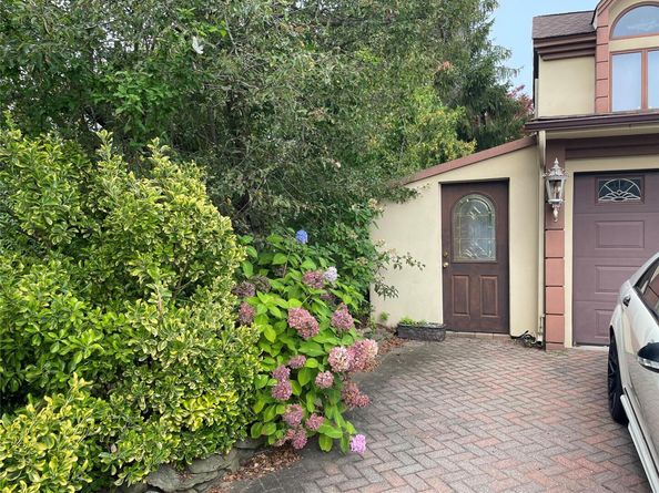 3200 Lydia Lane, Bellmore NY 11710