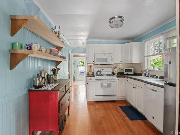 40 Bungalow Walk, Ocean Beach NY 11770