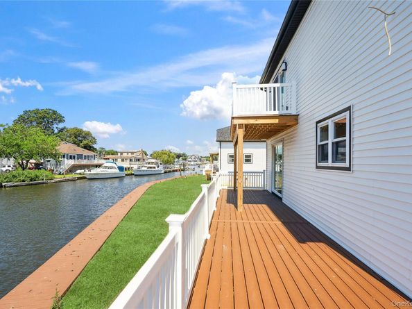 775 S 9th Street, Lindenhurst NY 11757