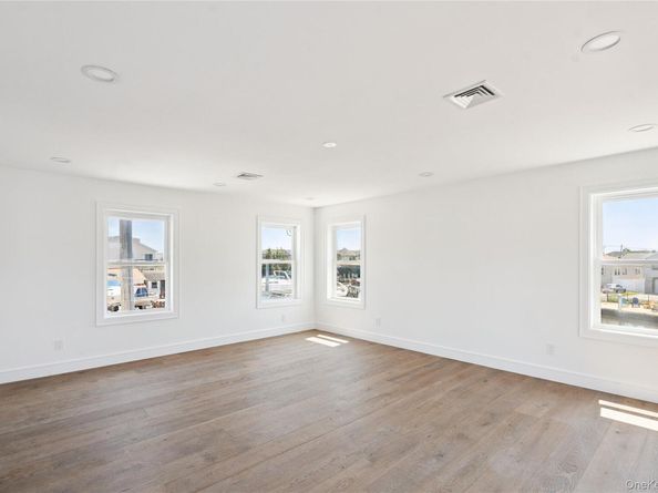 775 S 9th Street, Lindenhurst NY 11757