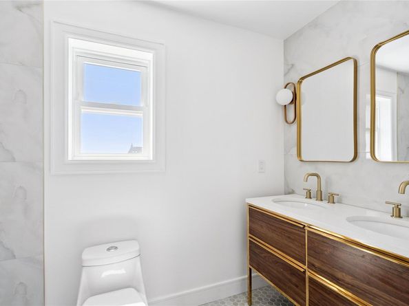 775 S 9th Street, Lindenhurst NY 11757