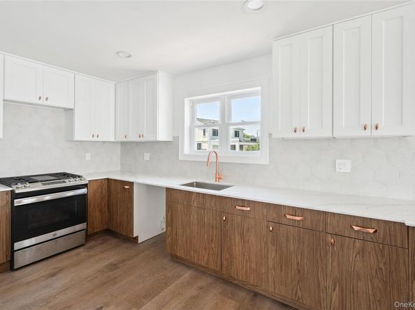 775 S 9th Street, Lindenhurst NY 11757