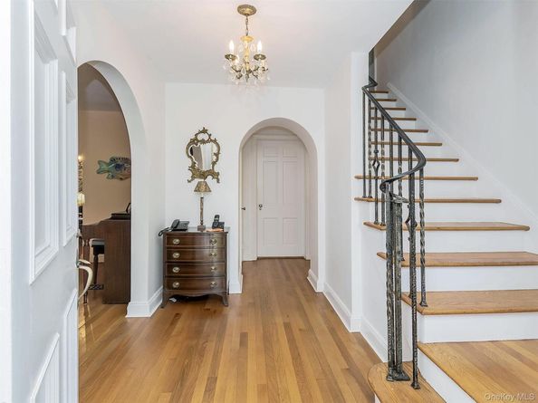 43 Amherst Road, Port Washington NY 11050