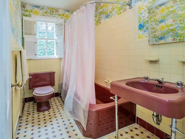 43 Amherst Road, Port Washington NY 11050