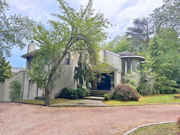 6 Bostwick Lane, Old Westbury NY 11568