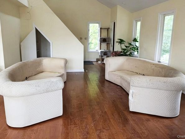 6 Bostwick Lane, Old Westbury NY 11568