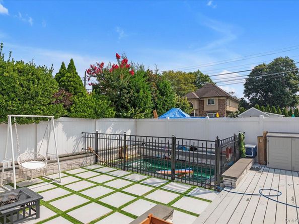 190 Commonwealth Street, Franklin Square NY 11010