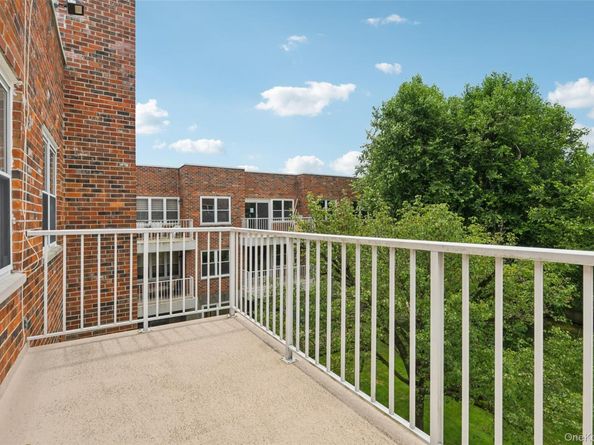 1534 Broadway 202, Hewlett NY 11557