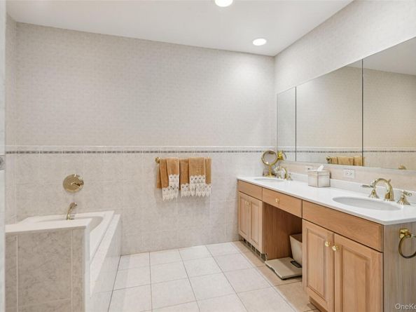1534 Broadway 202, Hewlett NY 11557