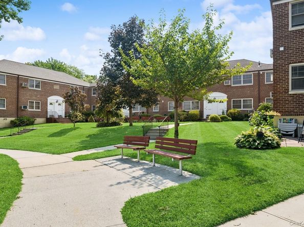251-16 58th Avenue 125, Little Neck NY 11362