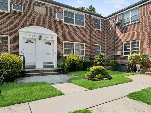 251-16 58th Avenue 125, Little Neck NY 11362