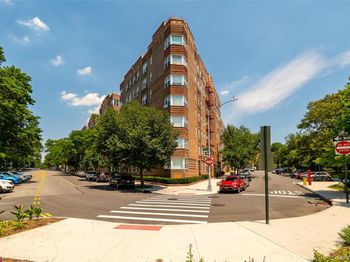 601 Pelham Parkway N
