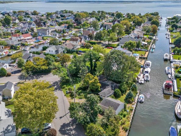 7 Swartout Place, Amityville NY 11701