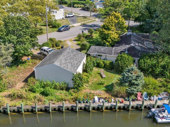 7 Swartout Place, Amityville NY 11701