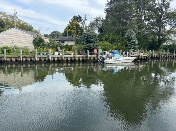 7 Swartout Place, Amityville NY 11701