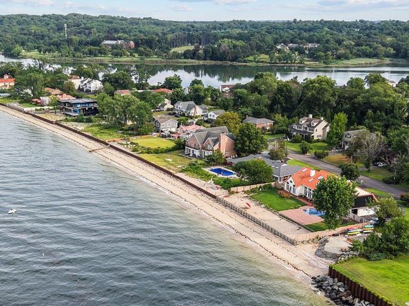 31 Westland Drive, Glen Cove NY 11542