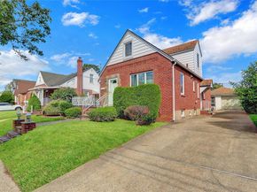 142 Kamda Boulevard, New Hyde Park NY 11040