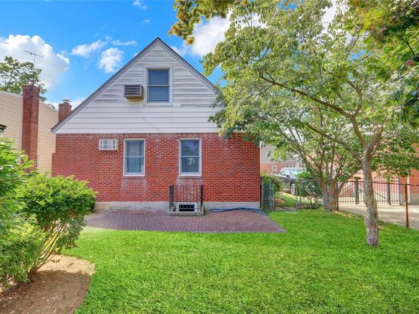 142 Kamda Boulevard, New Hyde Park NY 11040