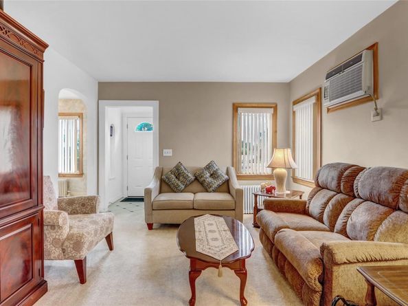 142 Kamda Boulevard, New Hyde Park NY 11040