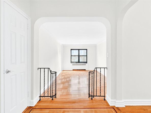 190 E Mosholu Parkway S 4G, Bronx NY 10458