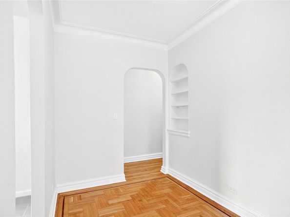 190 E Mosholu Parkway S 4G, Bronx NY 10458
