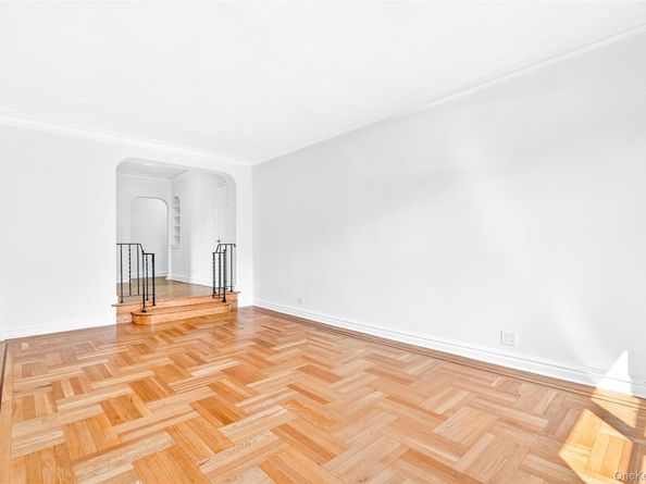 190 E Mosholu Parkway S 4G, Bronx NY 10458