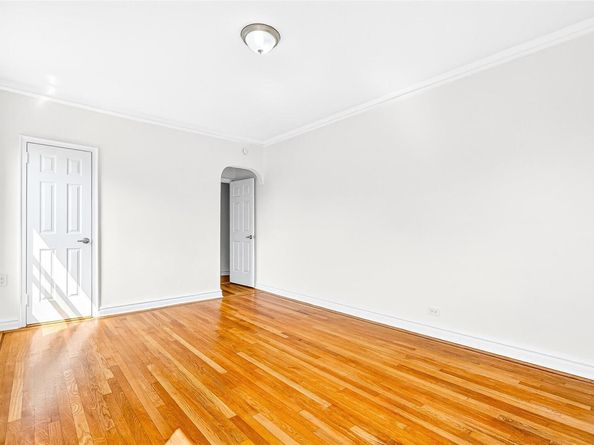 190 E Mosholu Parkway S 4G, Bronx NY 10458