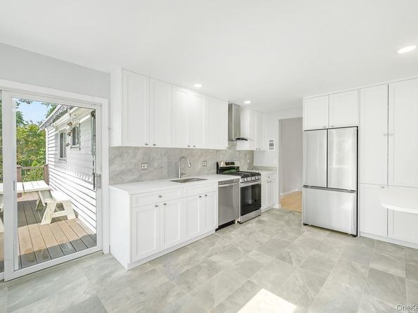 52 North Drive, Manhasset Hills NY 11040