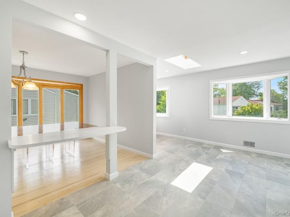 52 North Drive, Manhasset Hills NY 11040