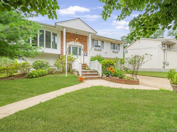 52 North Drive, Manhasset Hills NY 11040