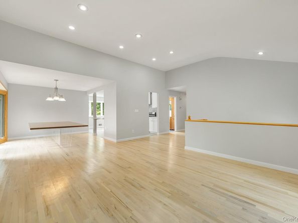 52 North Drive, Manhasset Hills NY 11040