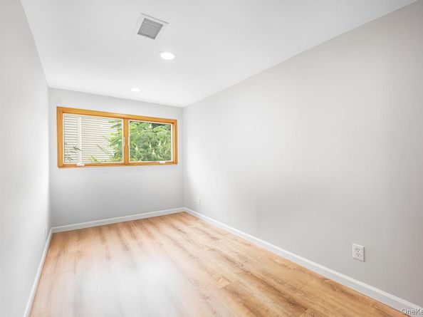 52 North Drive, Manhasset Hills NY 11040