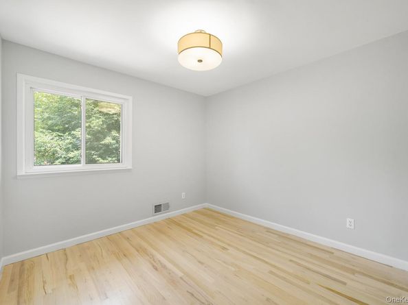 52 North Drive, Manhasset Hills NY 11040