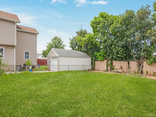 1033 Tulsa Street, Uniondale NY 11553