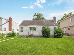 1033 Tulsa Street, Uniondale NY 11553