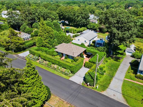 16 Miller Lane, East Hampton NY 11937