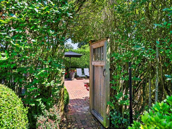 16 Miller Lane, East Hampton NY 11937