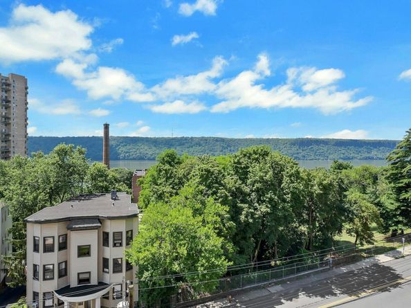 440 Warburton Avenue 6F, Yonkers NY 10701