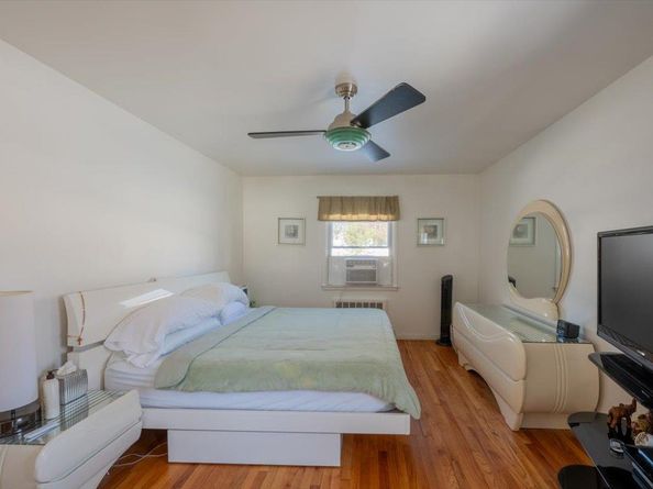 19611 Pompeii Avenue, Hollis NY 11423