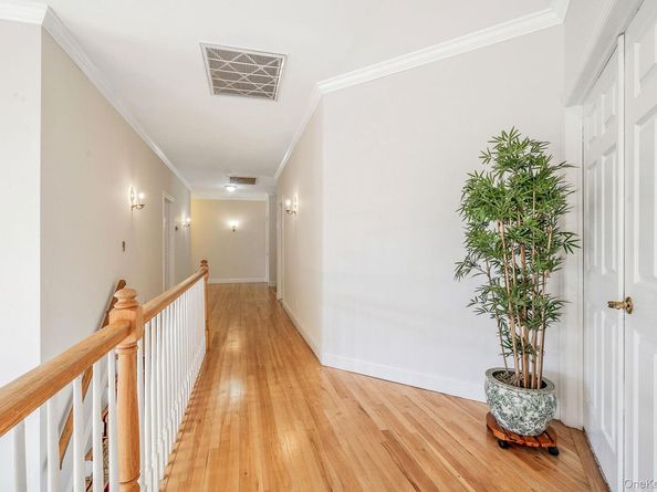 3 Kohlsaat Court, Smithtown NY 11787