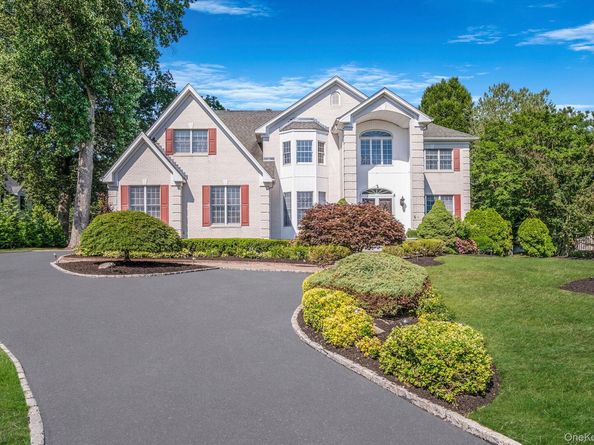3 Kohlsaat Court, Smithtown NY 11787