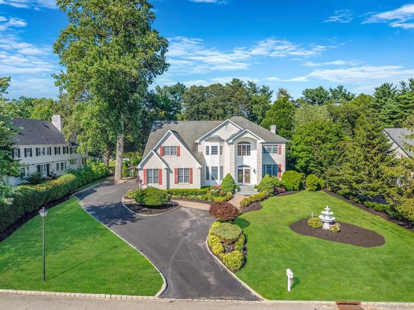 3 Kohlsaat Court, Smithtown NY 11787