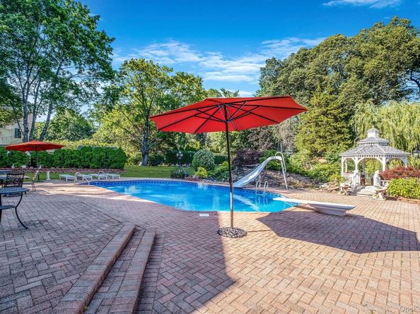 3 Kohlsaat Court, Smithtown NY 11787