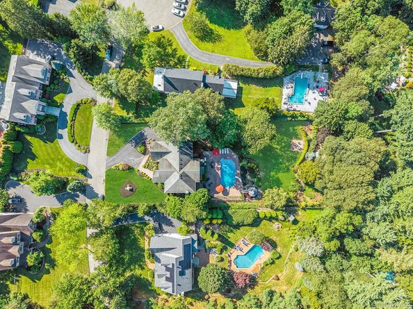 3 Kohlsaat Court, Smithtown NY 11787