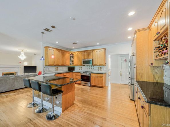 3 Kohlsaat Court, Smithtown NY 11787