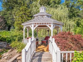 3 Kohlsaat Court, Smithtown NY 11787
