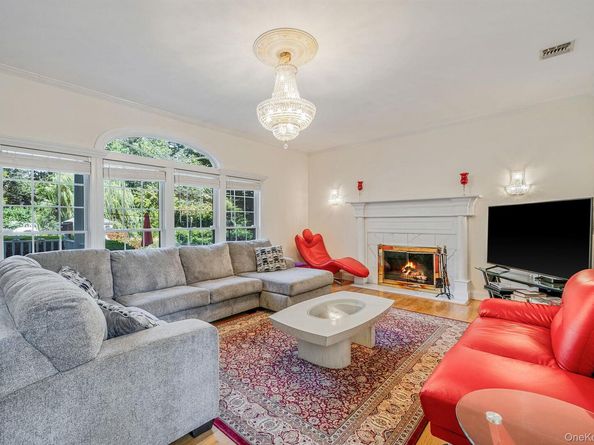 3 Kohlsaat Court, Smithtown NY 11787